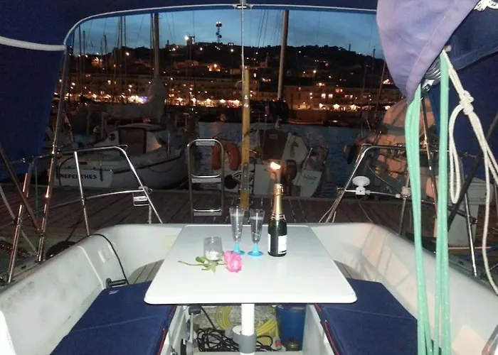 Nuitee A Bord De Danilou Un Voilier De 9.50M