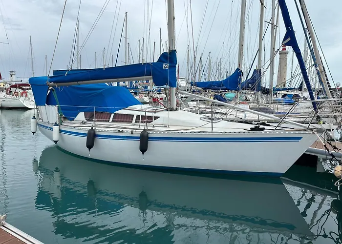 Nuitee A Bord De Danilou Un Voilier De 9.50M