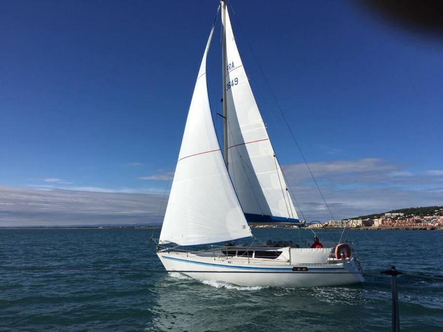 Bateau-hôtel Nuitee A Bord De Danilou Un Voilier De 9.50m *