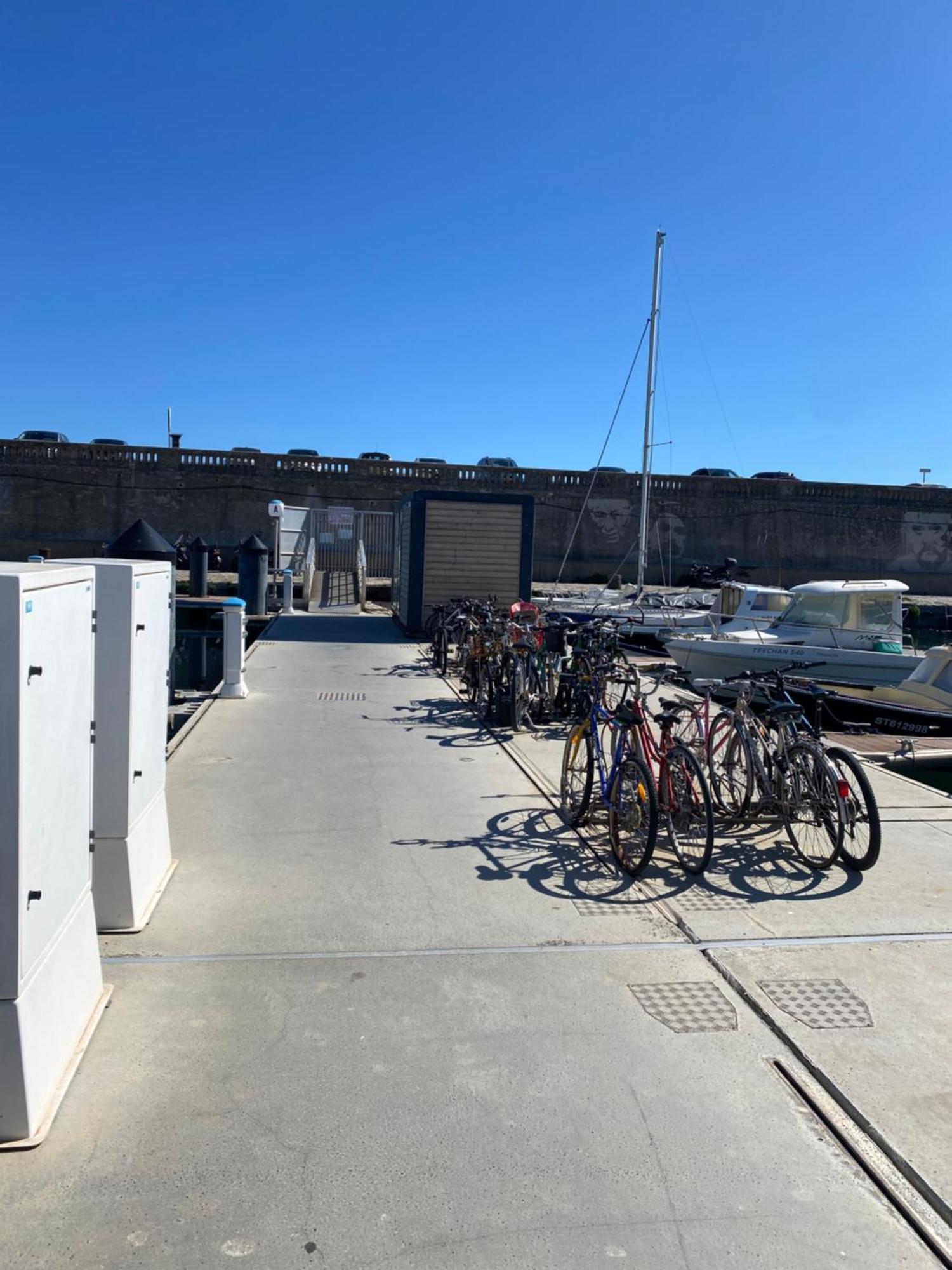 Nuitee A Bord De Danilou Un Voilier De 9.50m Botel Sète